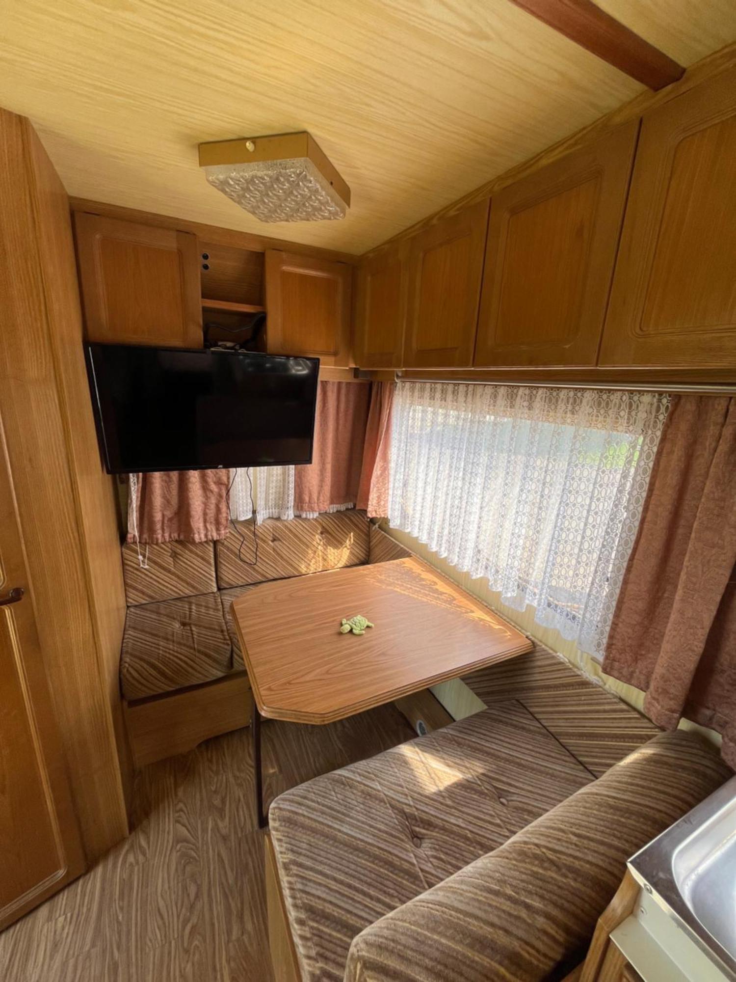 Karavan Тахов Экстерьер фото